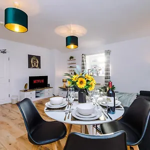 Attractive 2-bed Centre In By 53 Degrees Property, Ideal For Groups & Professionals - Sleeps 5 Apartment Chester
